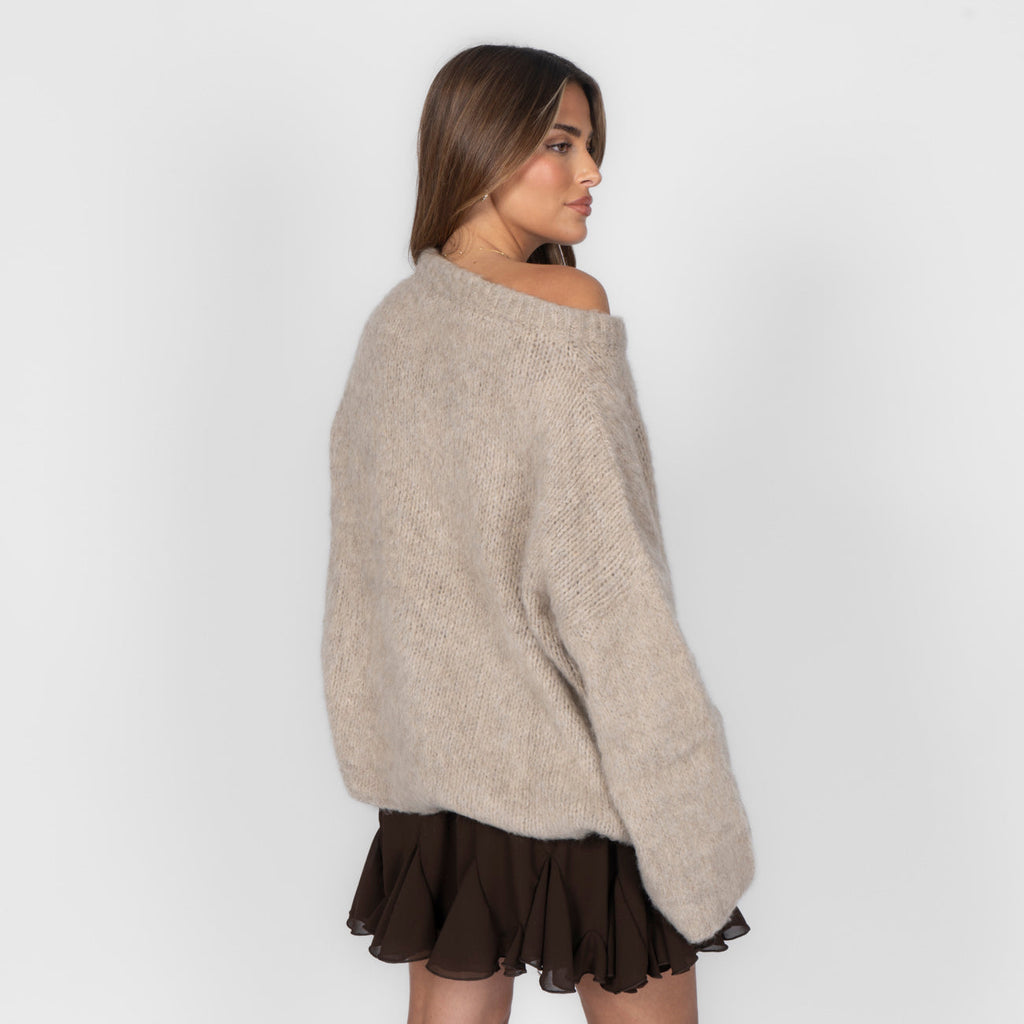 Pull à épaules dénudées ultra-doux en maille