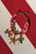 Bracelet en tissu rose imprimé coquillage breloque crabe mer