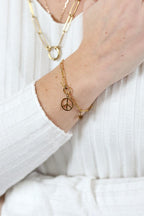 Bracelet grosses maille dorée pendentif peace and love