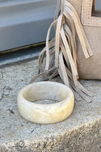 Bracelet jonc en résine marbré beige