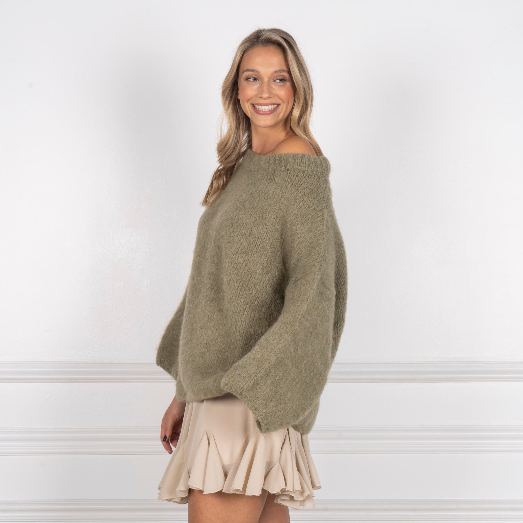 Pull à épaules dénudées ultra-doux en maille