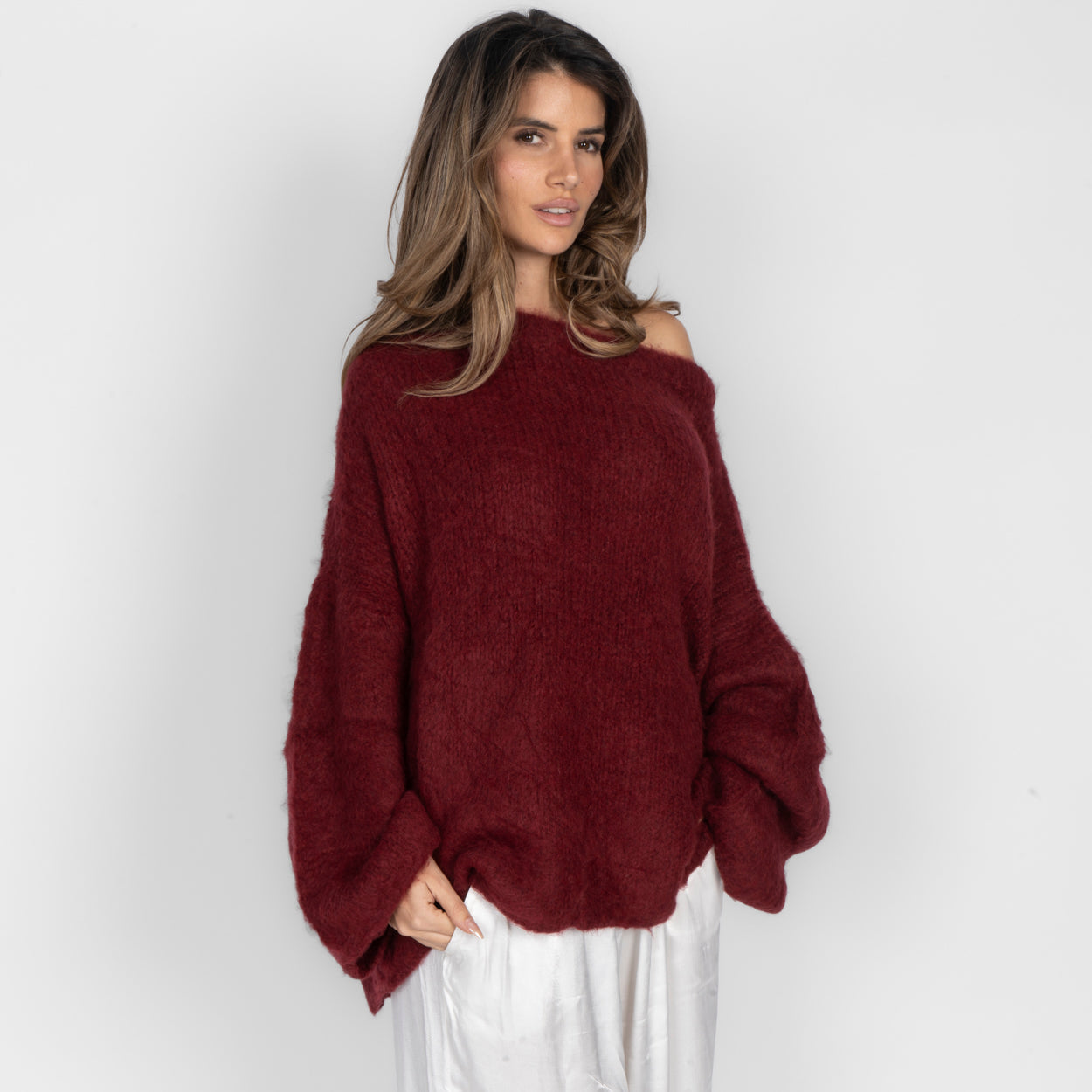 Pull à épaules dénudées ultra-doux en maille