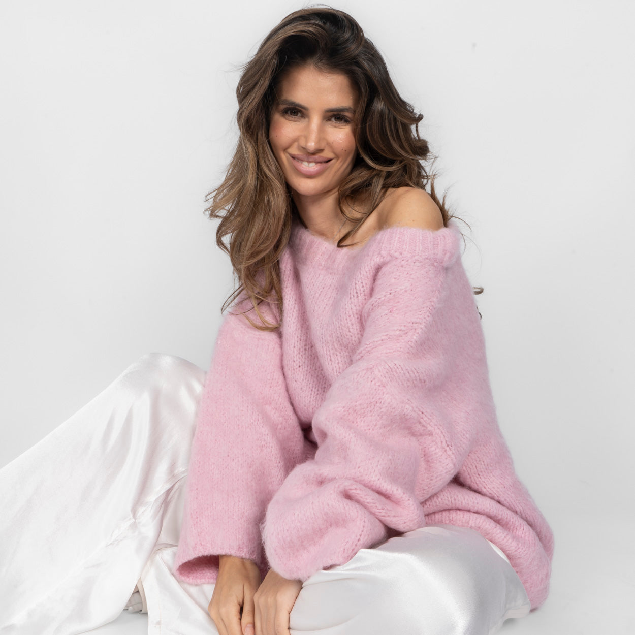 Pull à épaules dénudées ultra-doux en maille