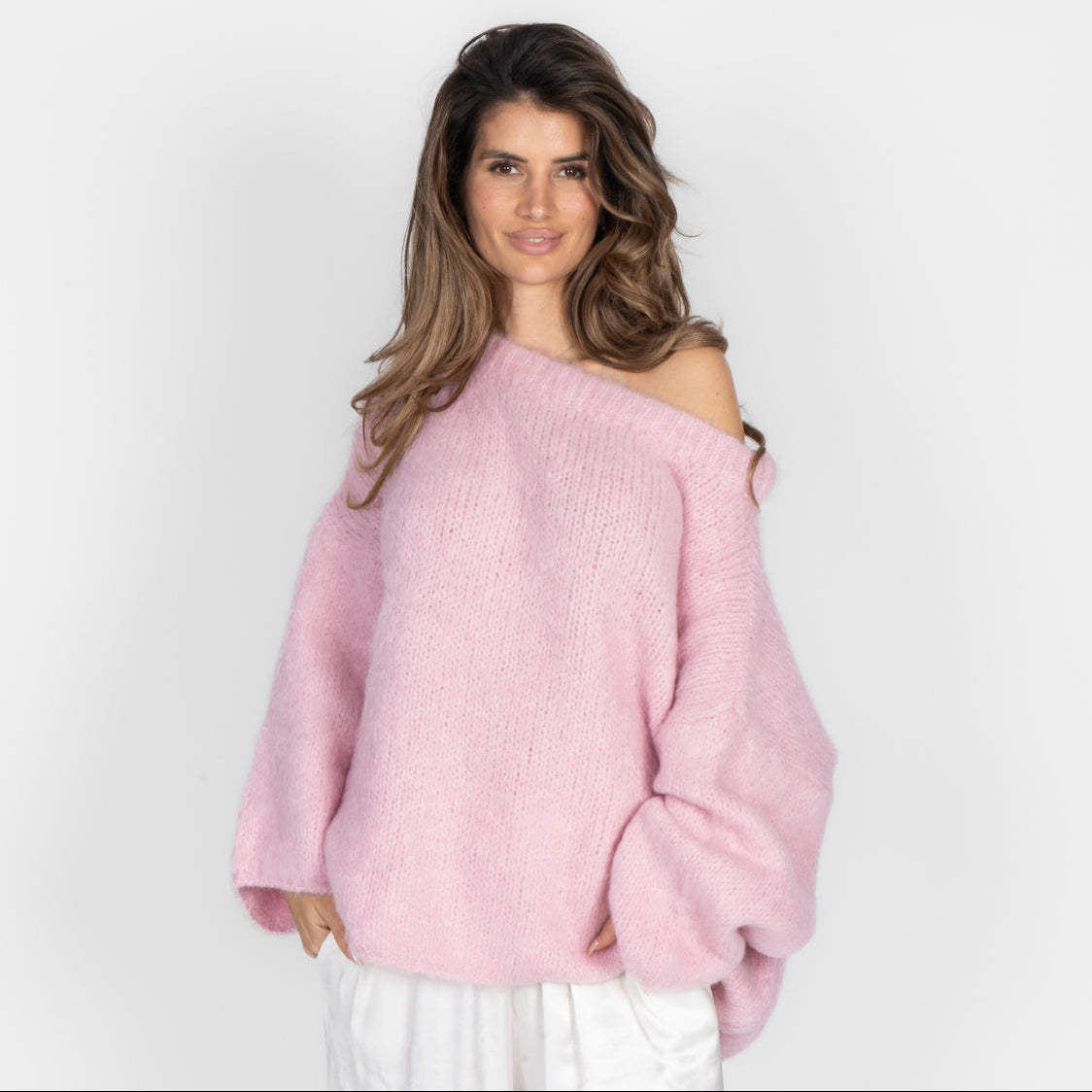 Pull à épaules dénudées ultra-doux en maille