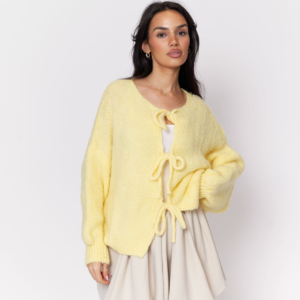 Cardigan oversize avec des nœuds