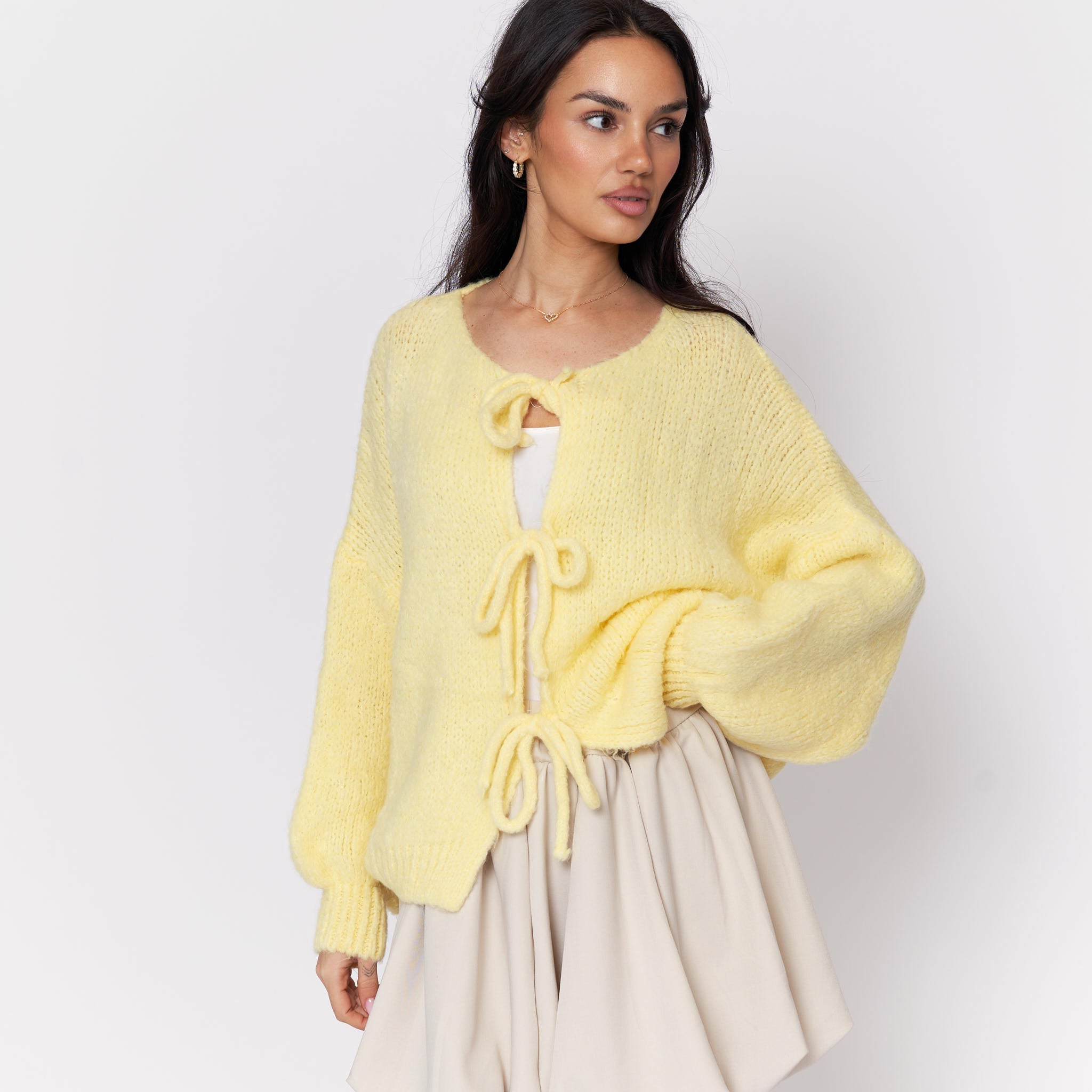 Cardigan oversize avec des nœuds
